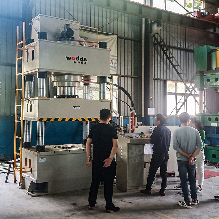 不锈钢水箱板拉伸液压机客户现场 不锈钢水箱板拉伸液压机客户现场