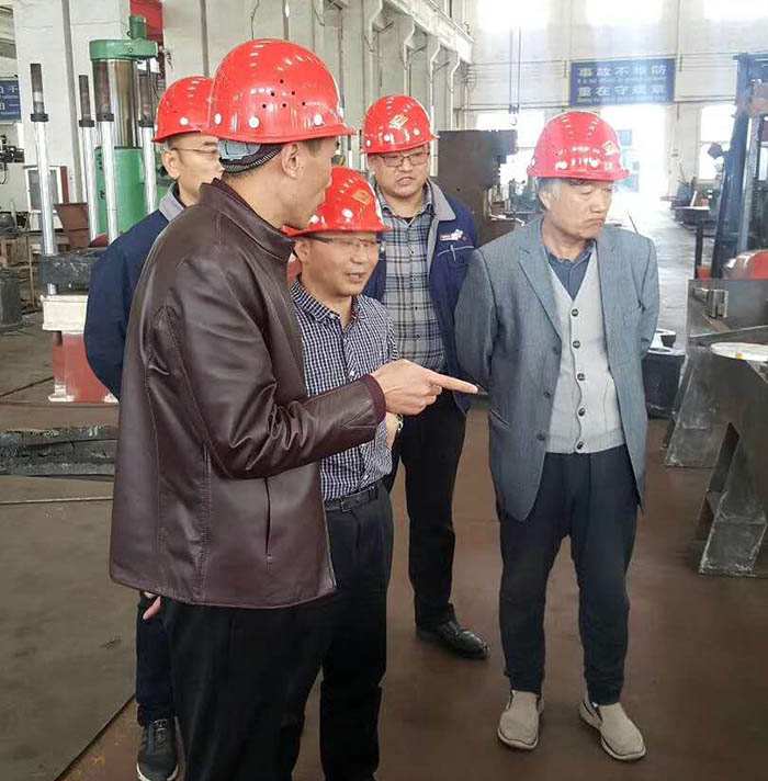刘总与交大教授交流 刘总与交大教授交流